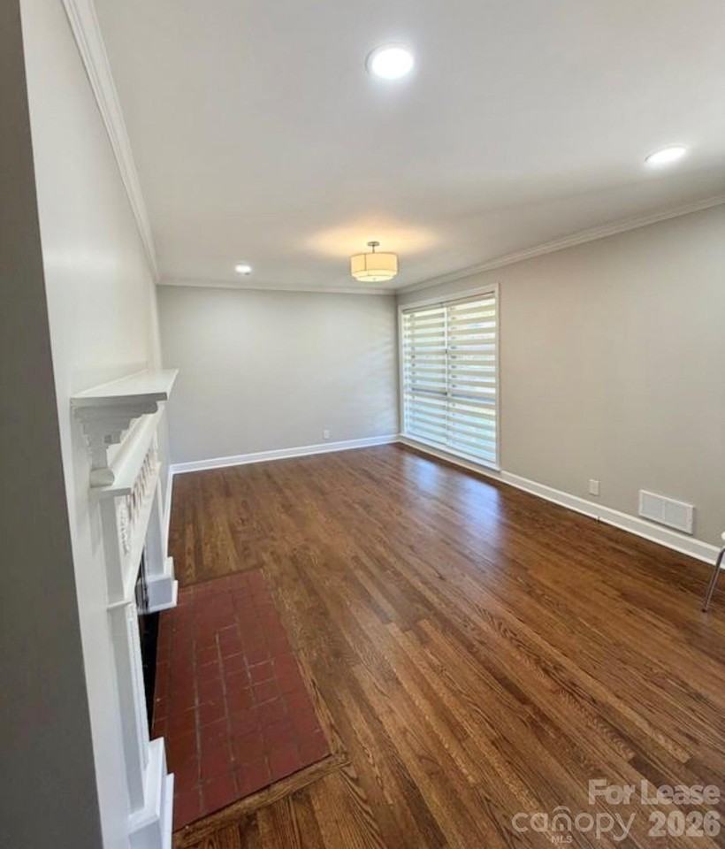 4201 University Dr - Photo 7 of 31