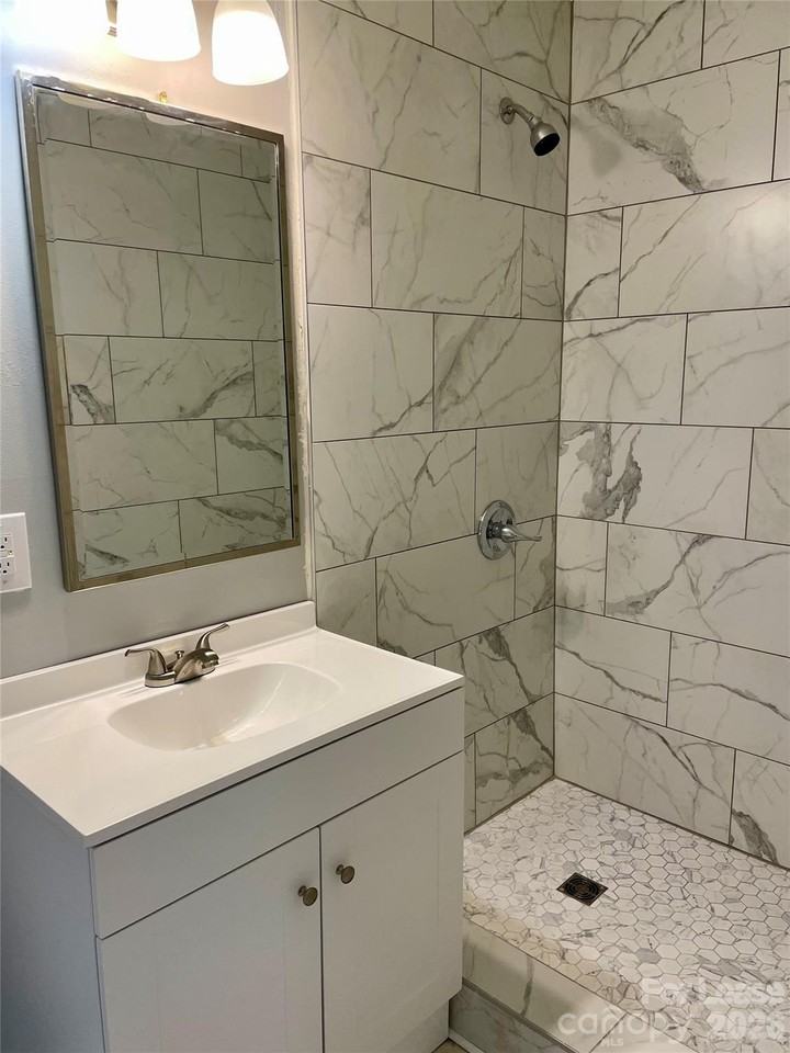 819 Markwell Dr - Photo 4 of 14