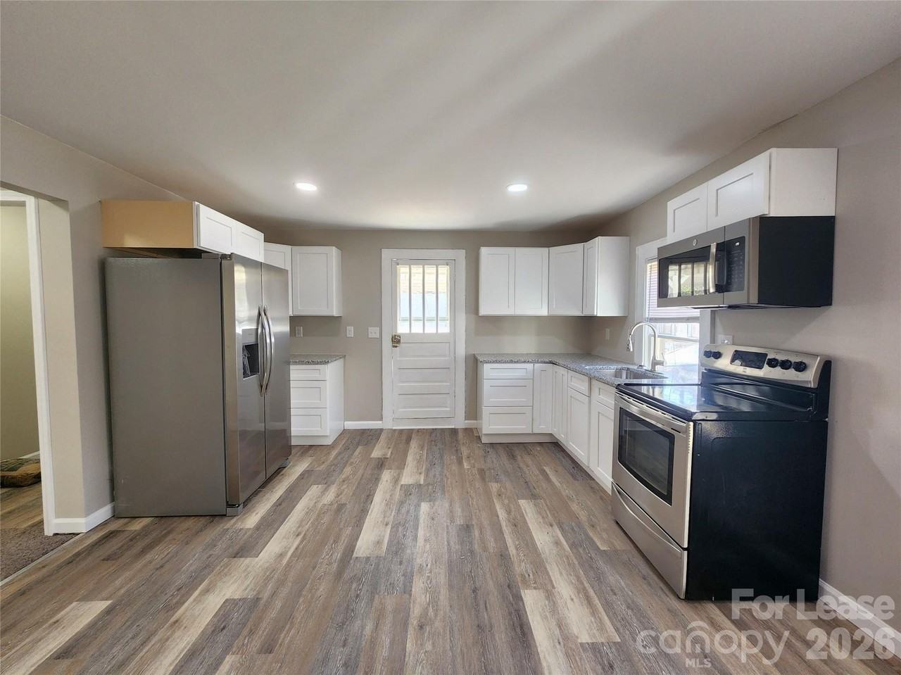 2414 Idlewood Dr - Photo 4 of 15