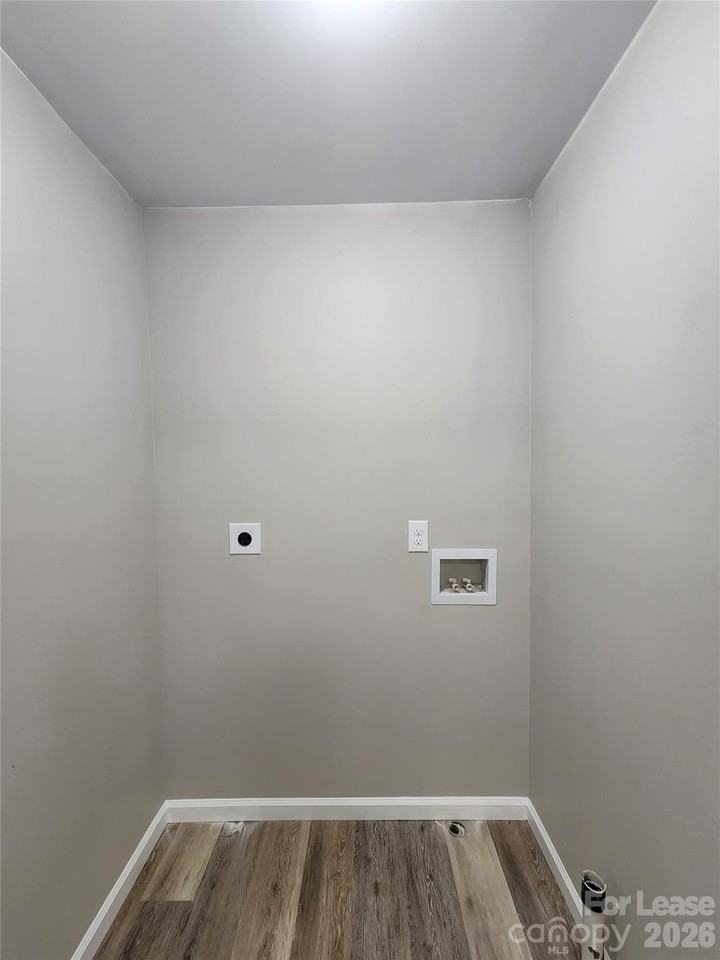 2414 Idlewood Dr - Photo 5 of 15