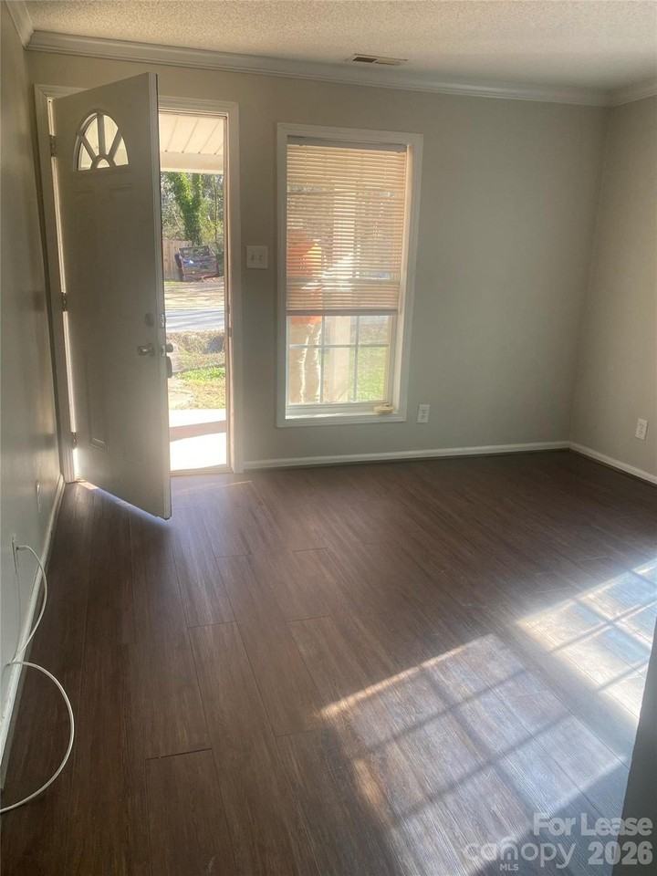 205 Rosemont Ave - Photo 2 of 14