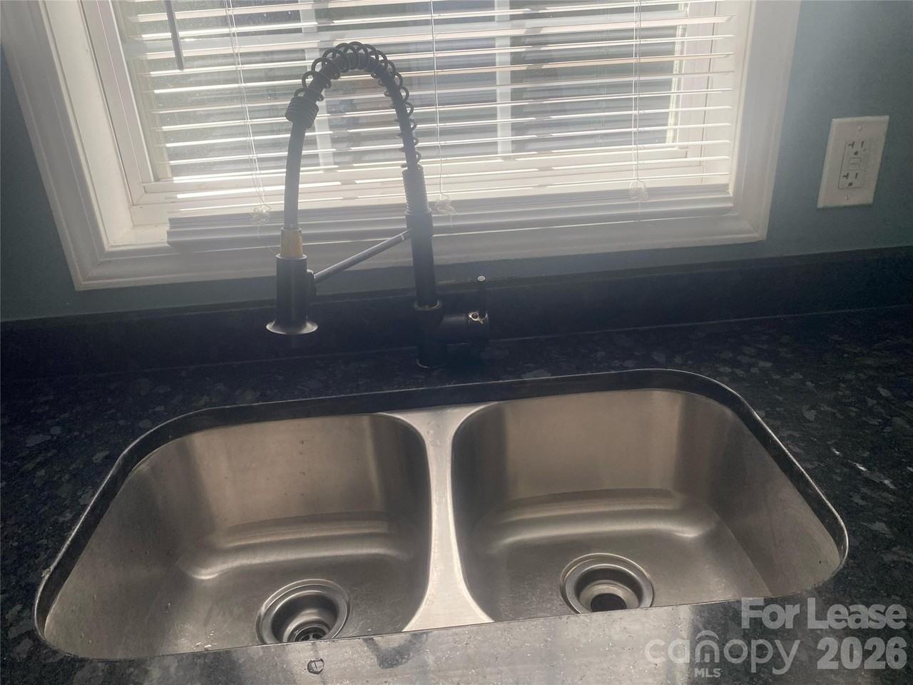 205 Rosemont Ave - Photo 7 of 14