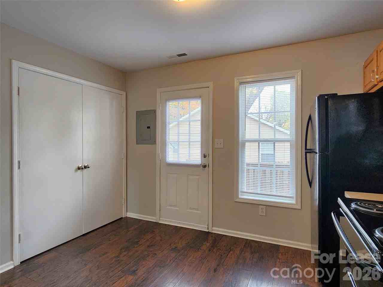 268 Southcircle Dr Nw Apt G #G - Photo 5 of 23