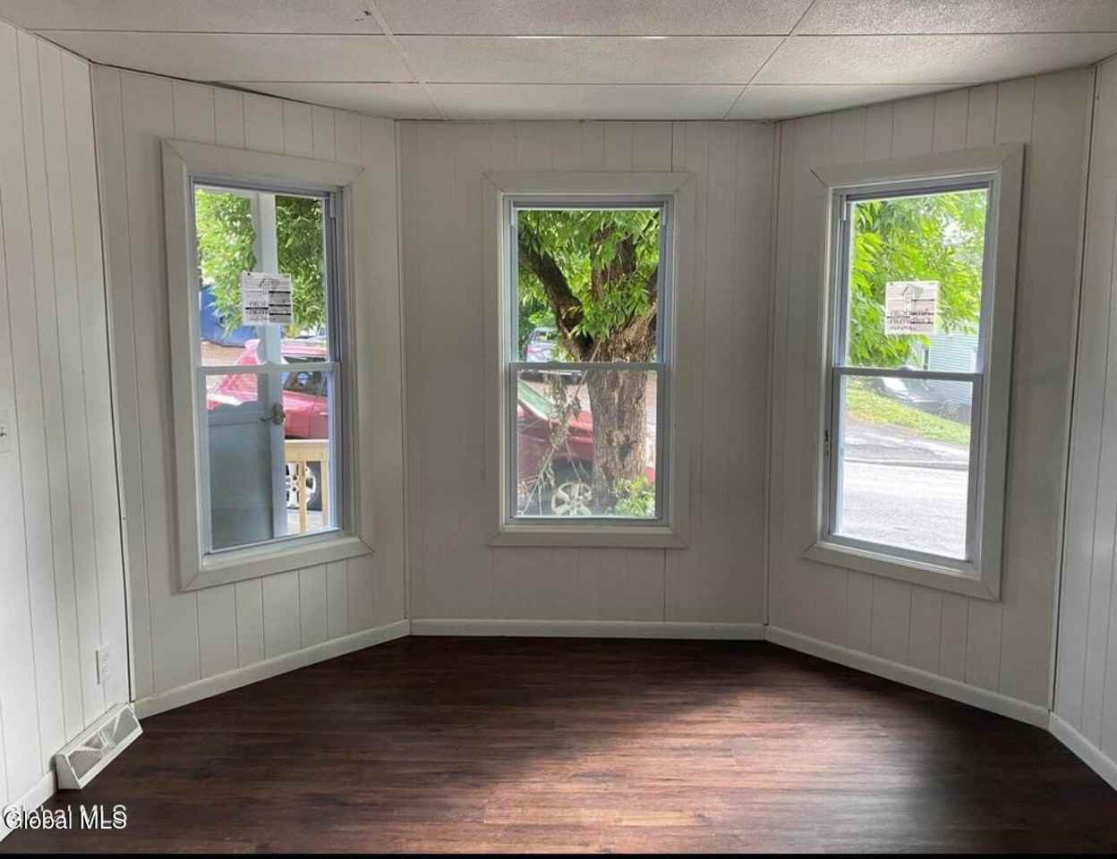 629 Lang St - Photo 2 of 4