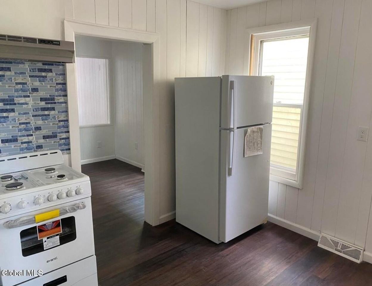 629 Lang St - Photo 4 of 4