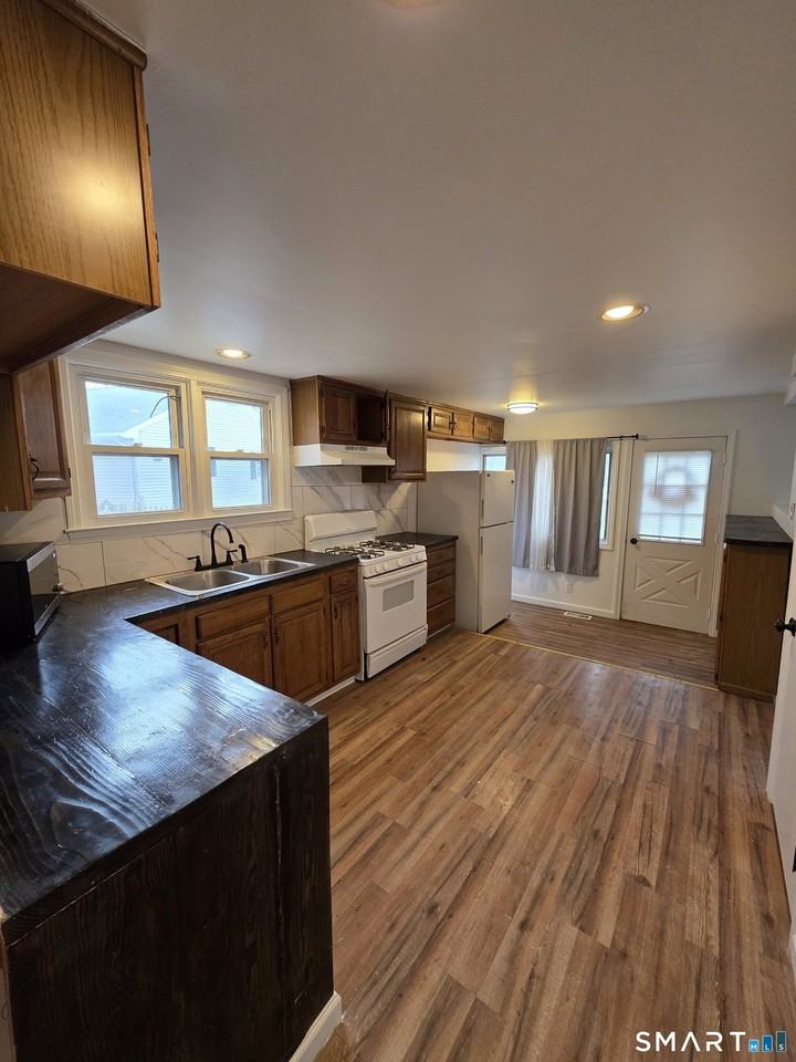 784 Howe Ave - Photo 6 of 16