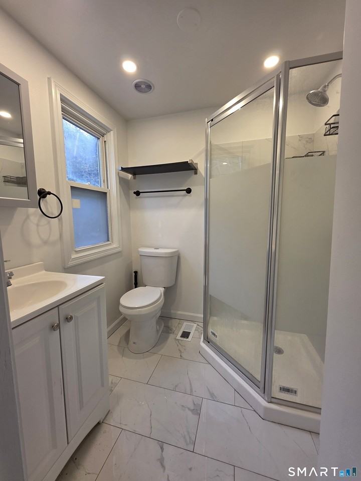 784 Howe Ave - Photo 7 of 16