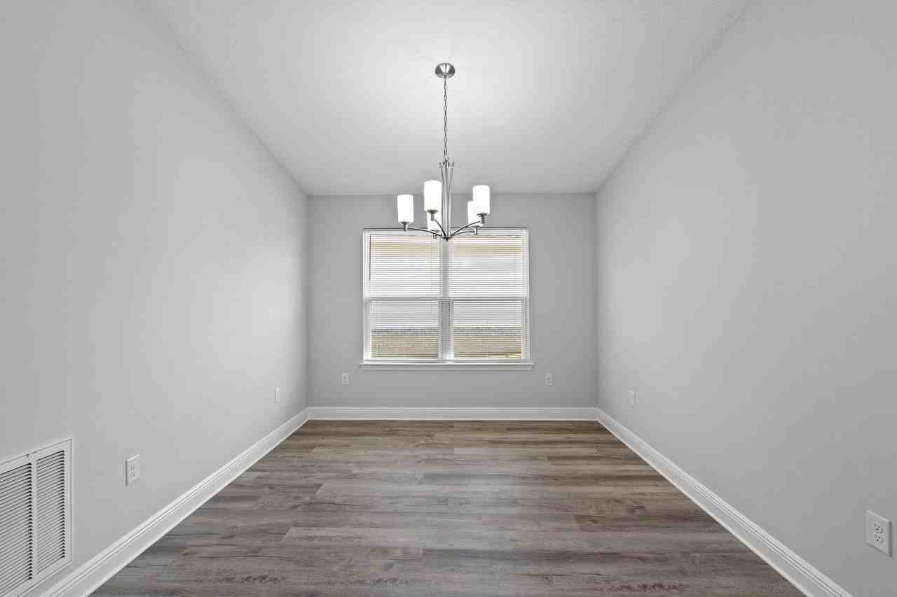 571 Riverwalk Cir - Photo 5 of 30