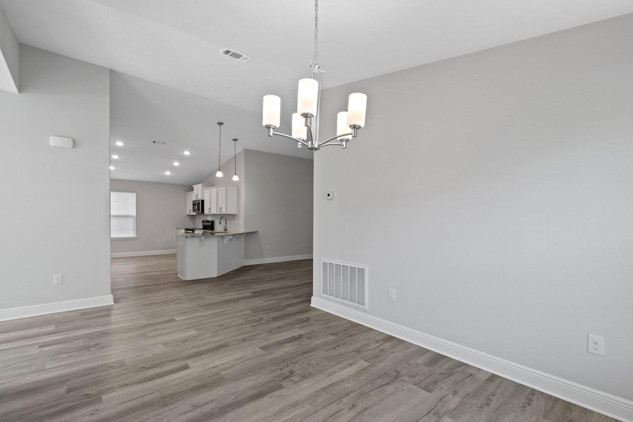 571 Riverwalk Cir - Photo 7 of 30