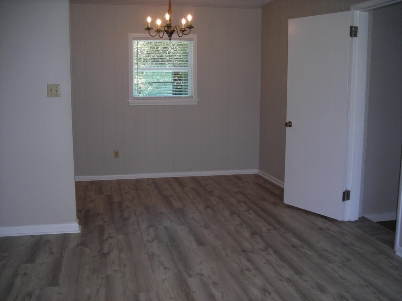 712 Newport Dr - Photo 5 of 31