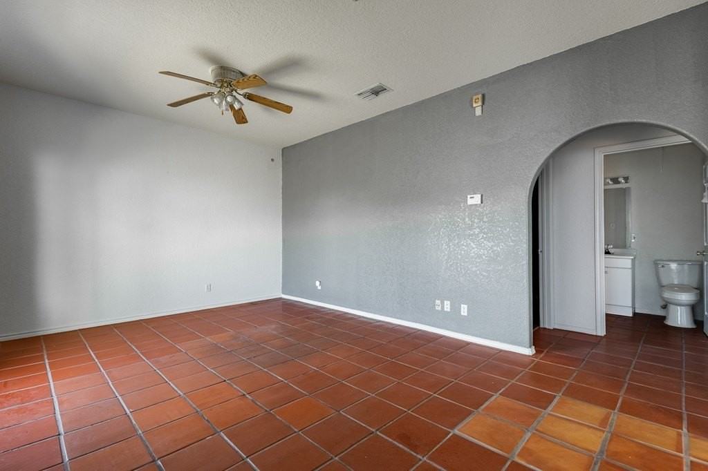 1995 Williams St - Photo 4 of 16