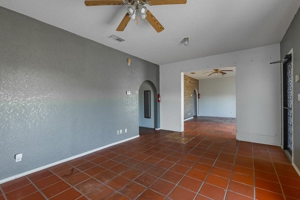 1995 Williams St - Photo 5 of 16