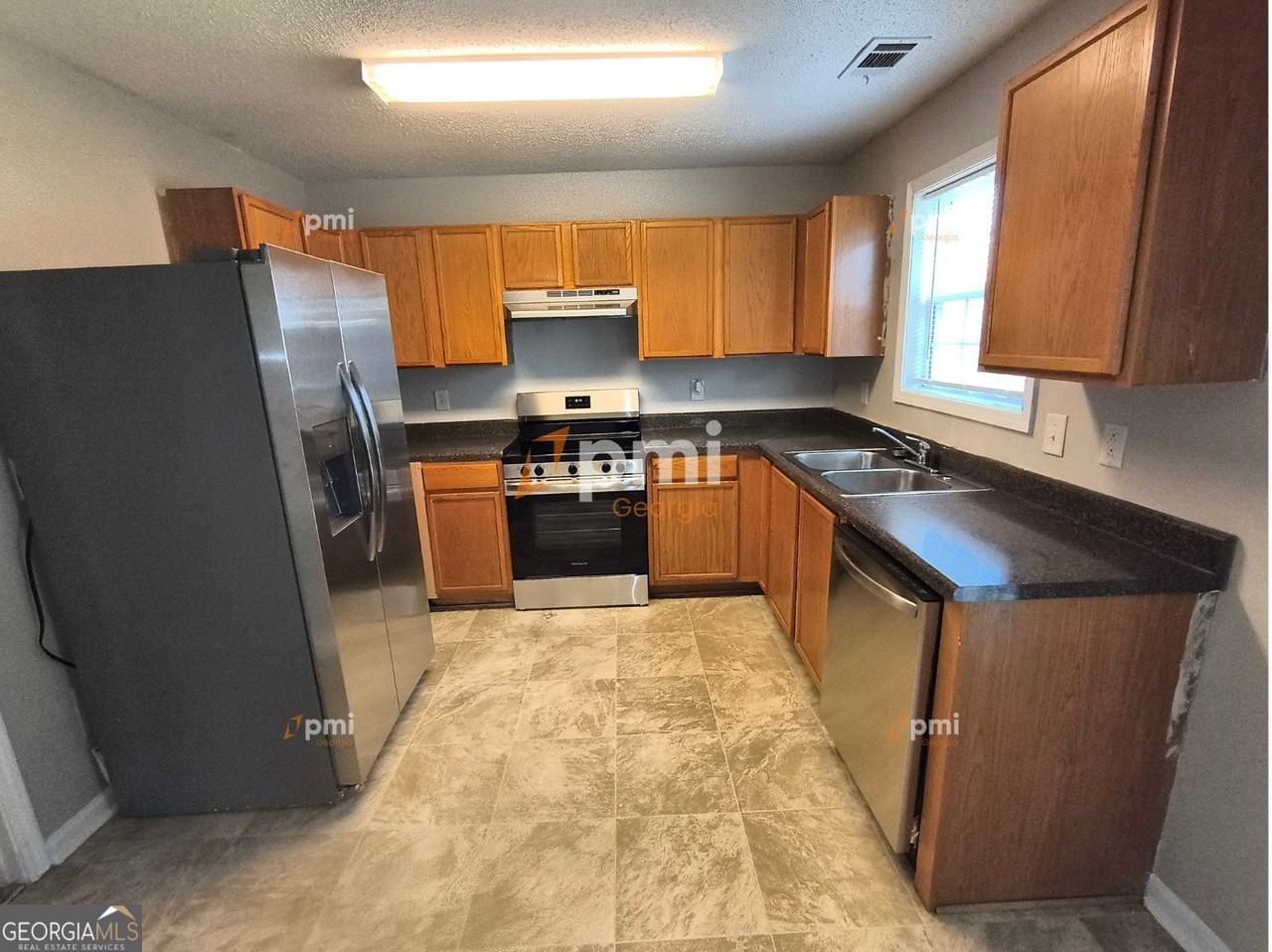 2015 Ivy Ln - Photo 2 of 18