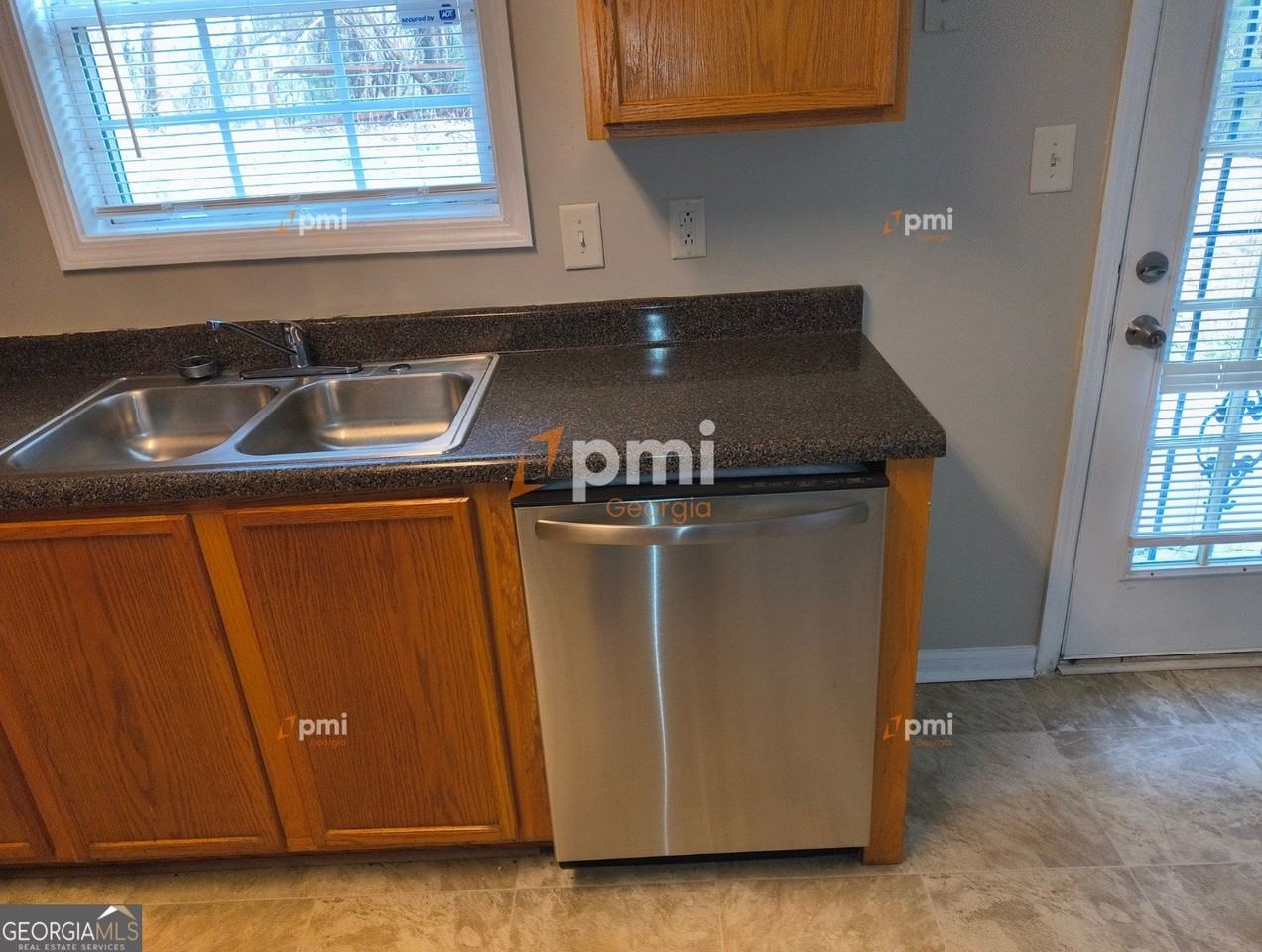 2015 Ivy Ln - Photo 3 of 18