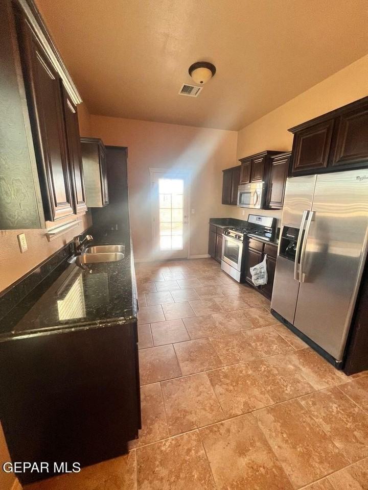 3630 Grand Bahamas Dr - Photo 4 of 24