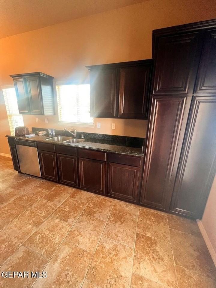 3630 Grand Bahamas Dr - Photo 5 of 24