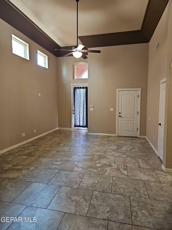 3704 Grand Bahamas Dr - Photo 4 of 12