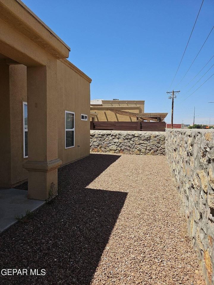 3704 Grand Bahamas Dr - Photo 7 of 12