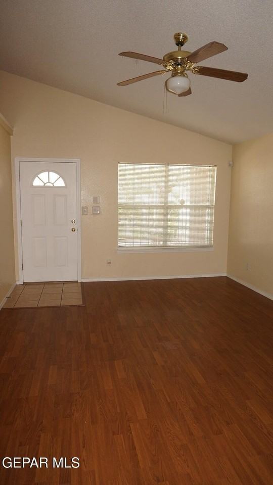 11632 Gypsum Hills Cir - Photo 4 of 24