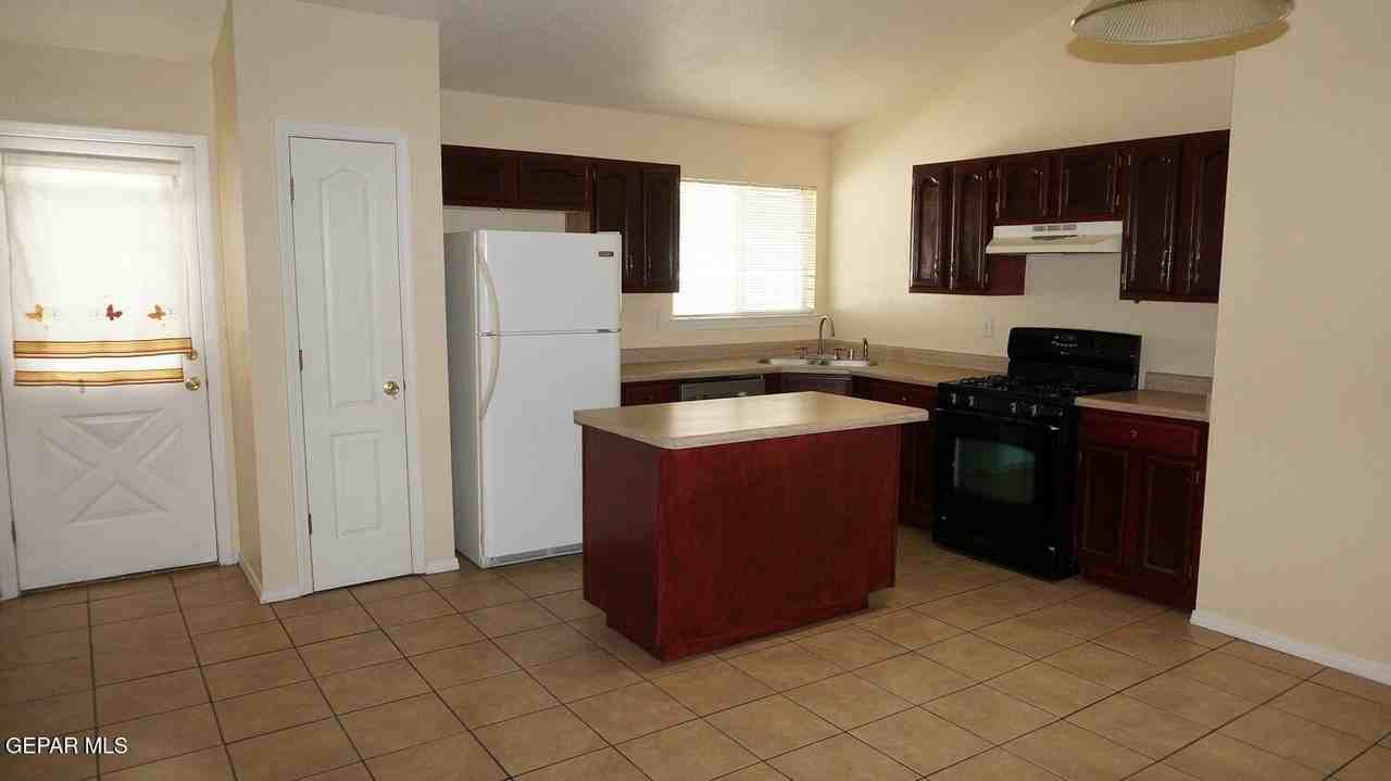 11632 Gypsum Hills Cir - Photo 6 of 24