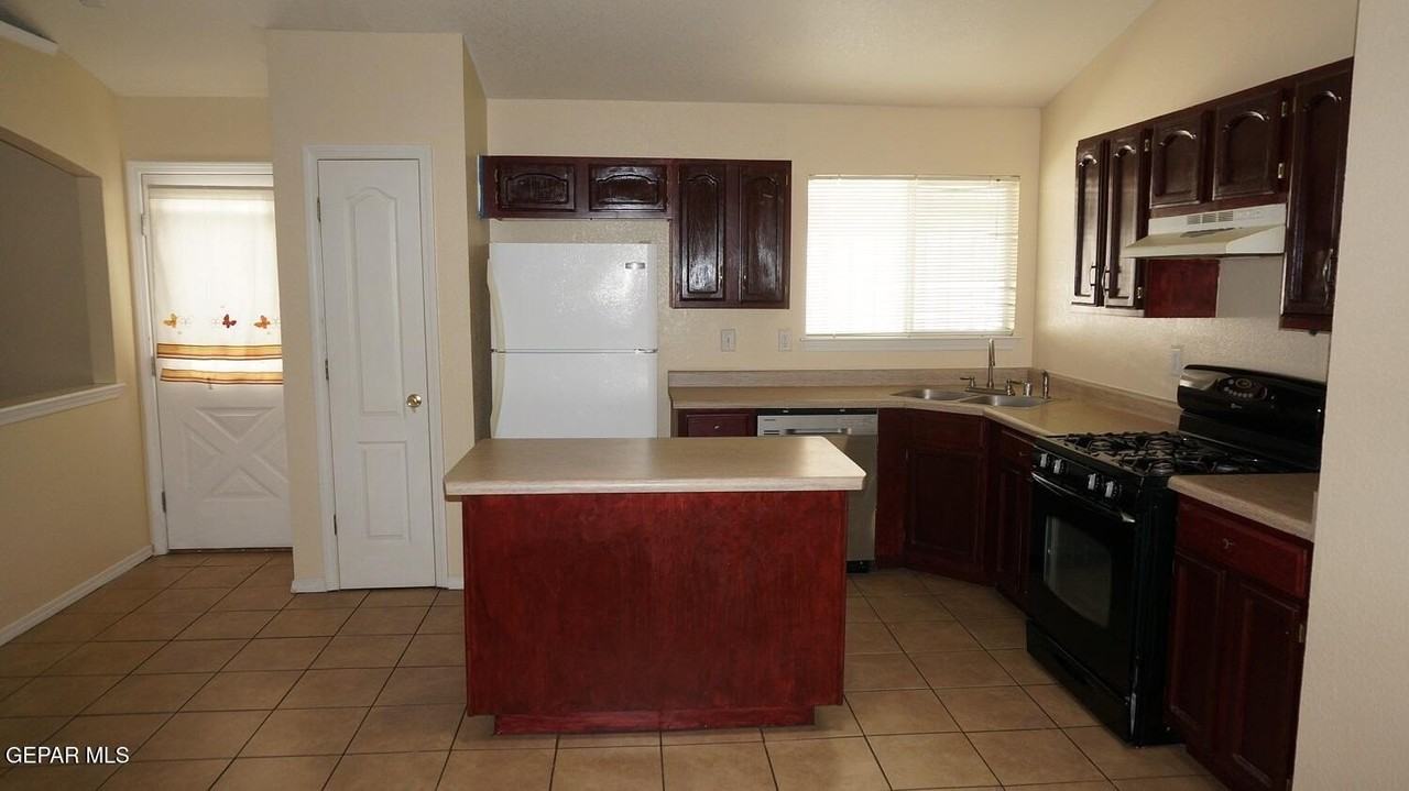 11632 Gypsum Hills Cir - Photo 7 of 24