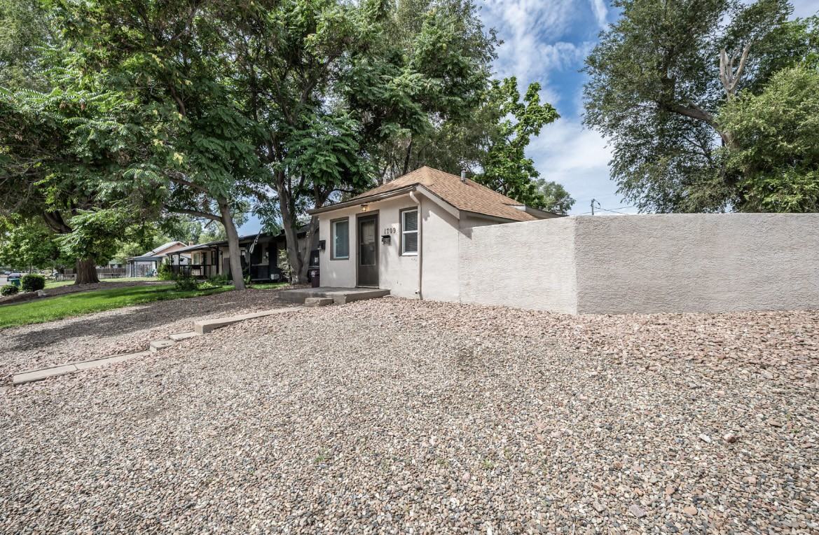 1709 Belmont Ave - Photo 2 of 12