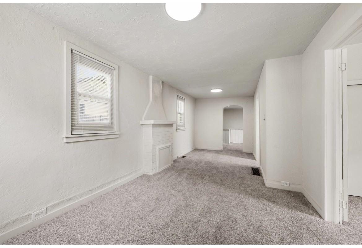 1709 Belmont Ave - Photo 4 of 12