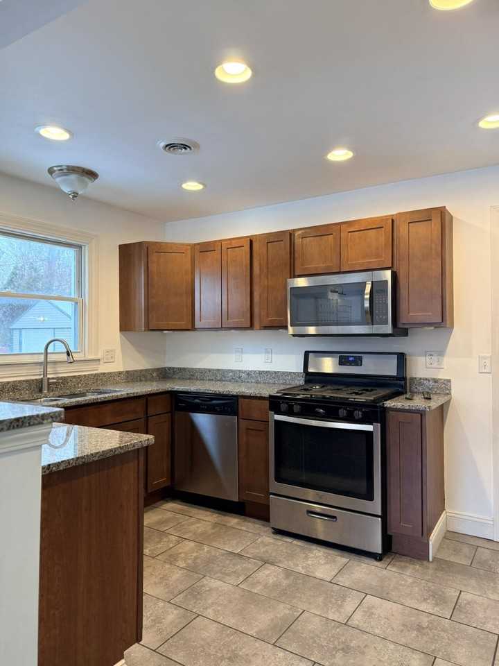 541 E Bennett Ave - Photo 4 of 18