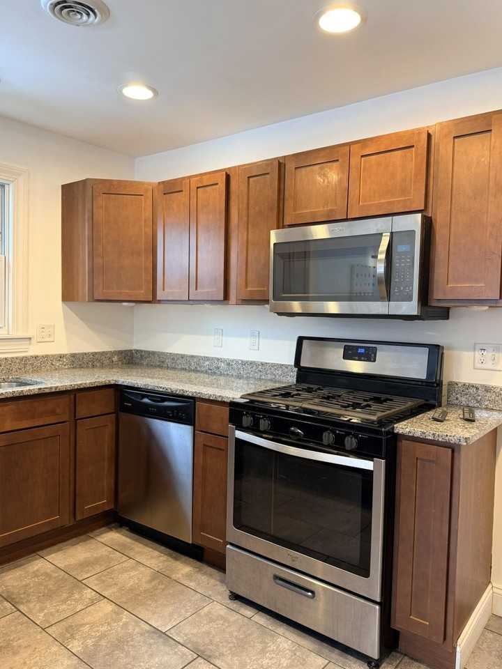 541 E Bennett Ave - Photo 5 of 18