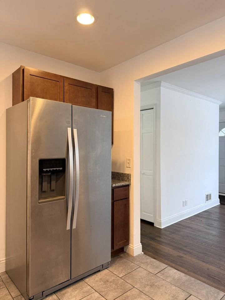 541 E Bennett Ave - Photo 7 of 18