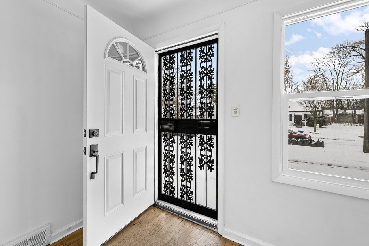 18525 Westmoreland Rd - Photo 3 of 25