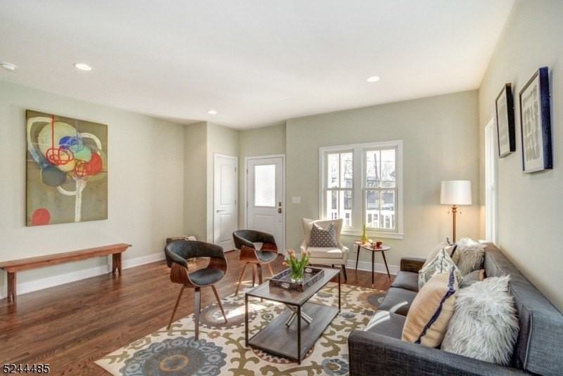 92B Grove St #B - Photo 5 of 19