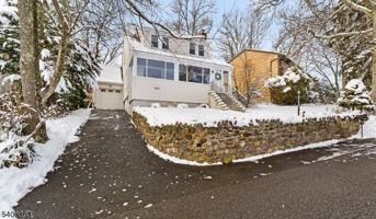 featured image of 11 Longview Trl E