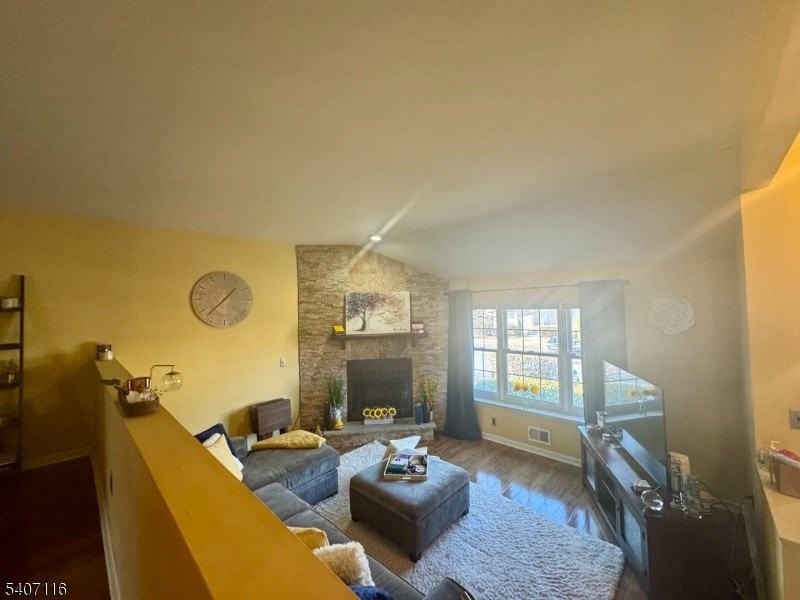 174 Carson Ct - Photo 2 of 21