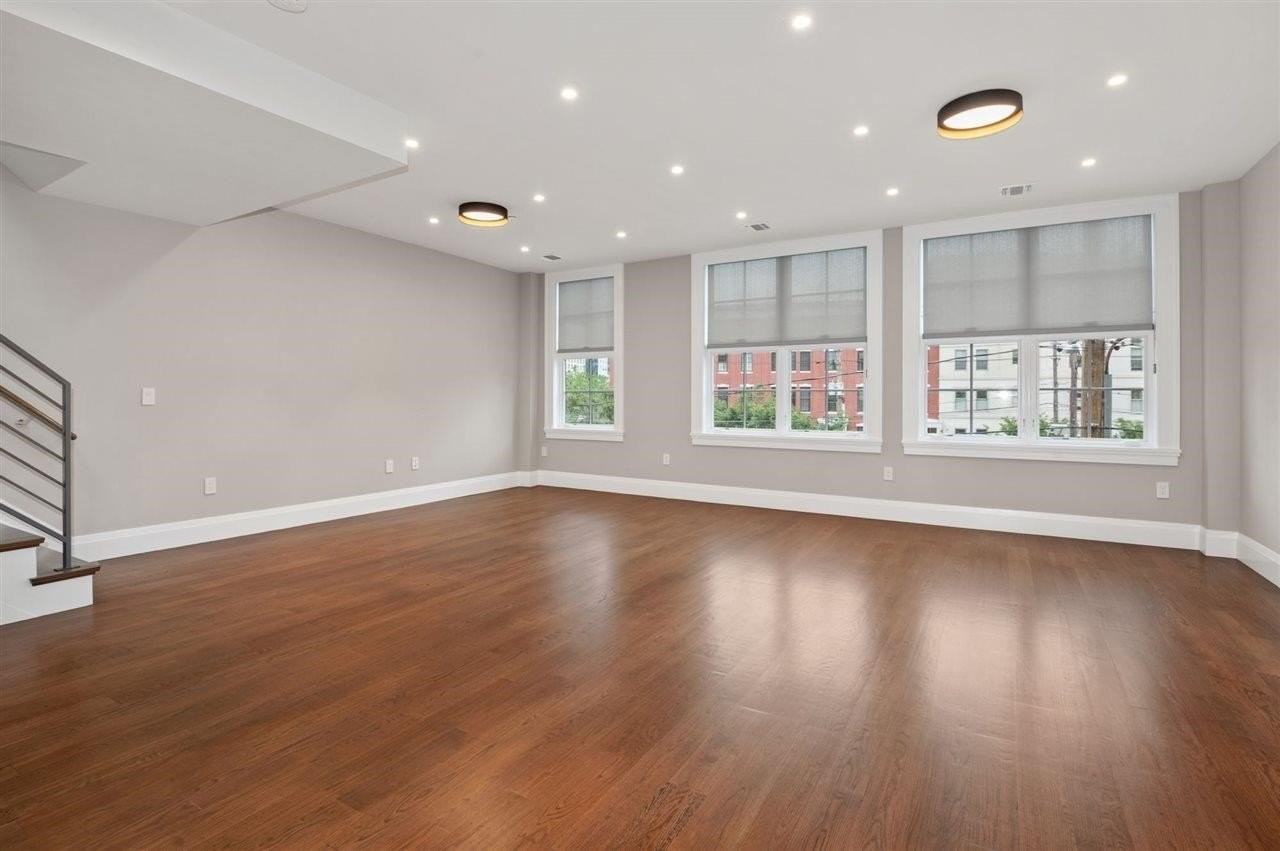 16 Bright St #2 - Photo 4 of 16