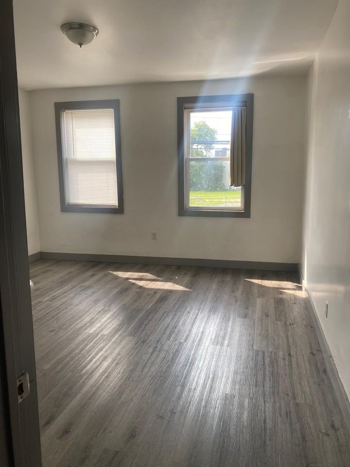 158 Summit Ave #1R - Photo 2 of 11