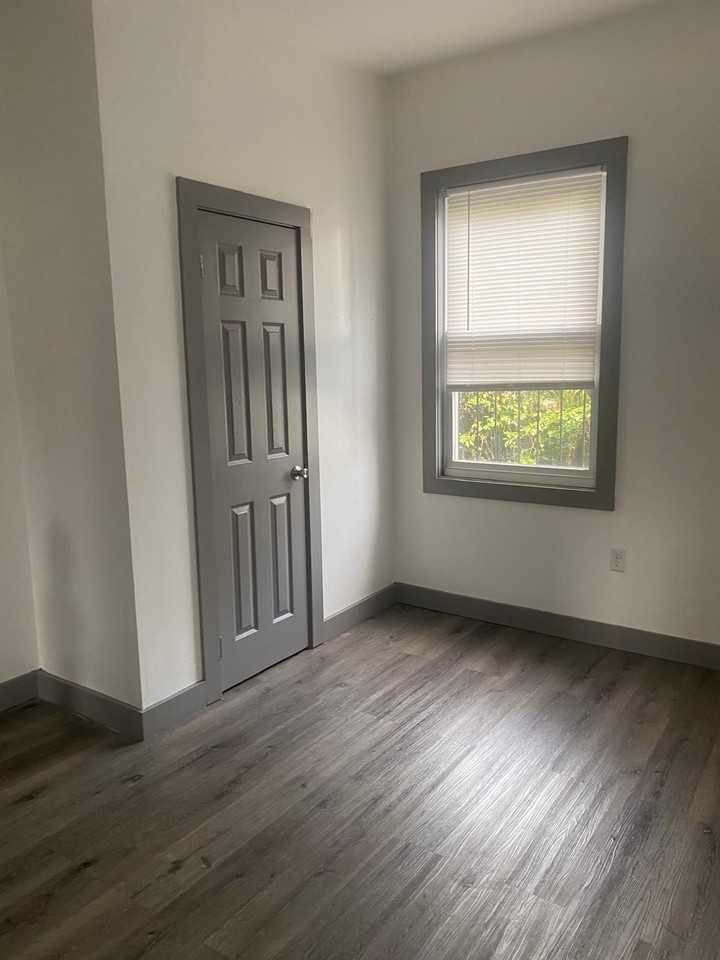 158 Summit Ave #1R - Photo 4 of 11