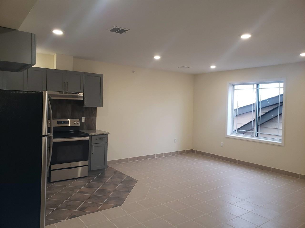 44 Bergen Blvd #9 - Photo 7 of 16