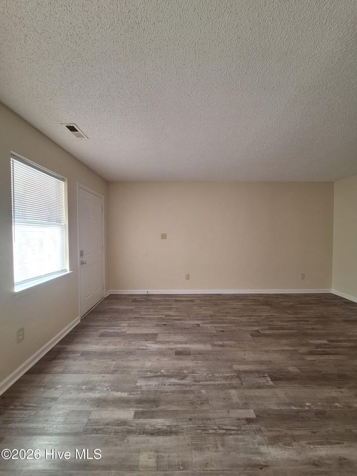 3002 Caldwell Ct Apt 12 #12 - Photo 2 of 8