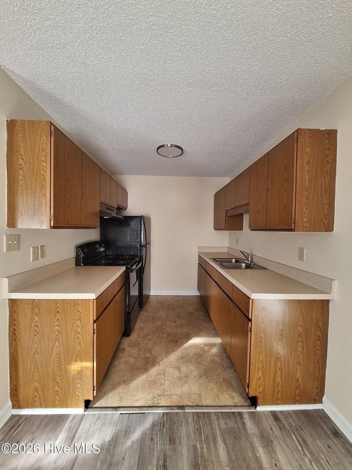 3002 Caldwell Ct Apt 12 #12 - Photo 4 of 8