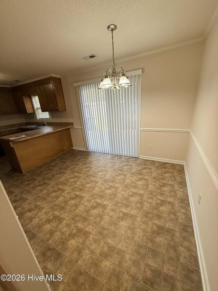 1217 Cross Creek Cir Apt E5 #E5 - Photo 6 of 14