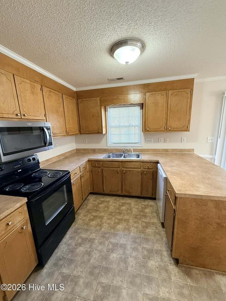 1217 Cross Creek Cir Apt E5 #E5 - Photo 7 of 14