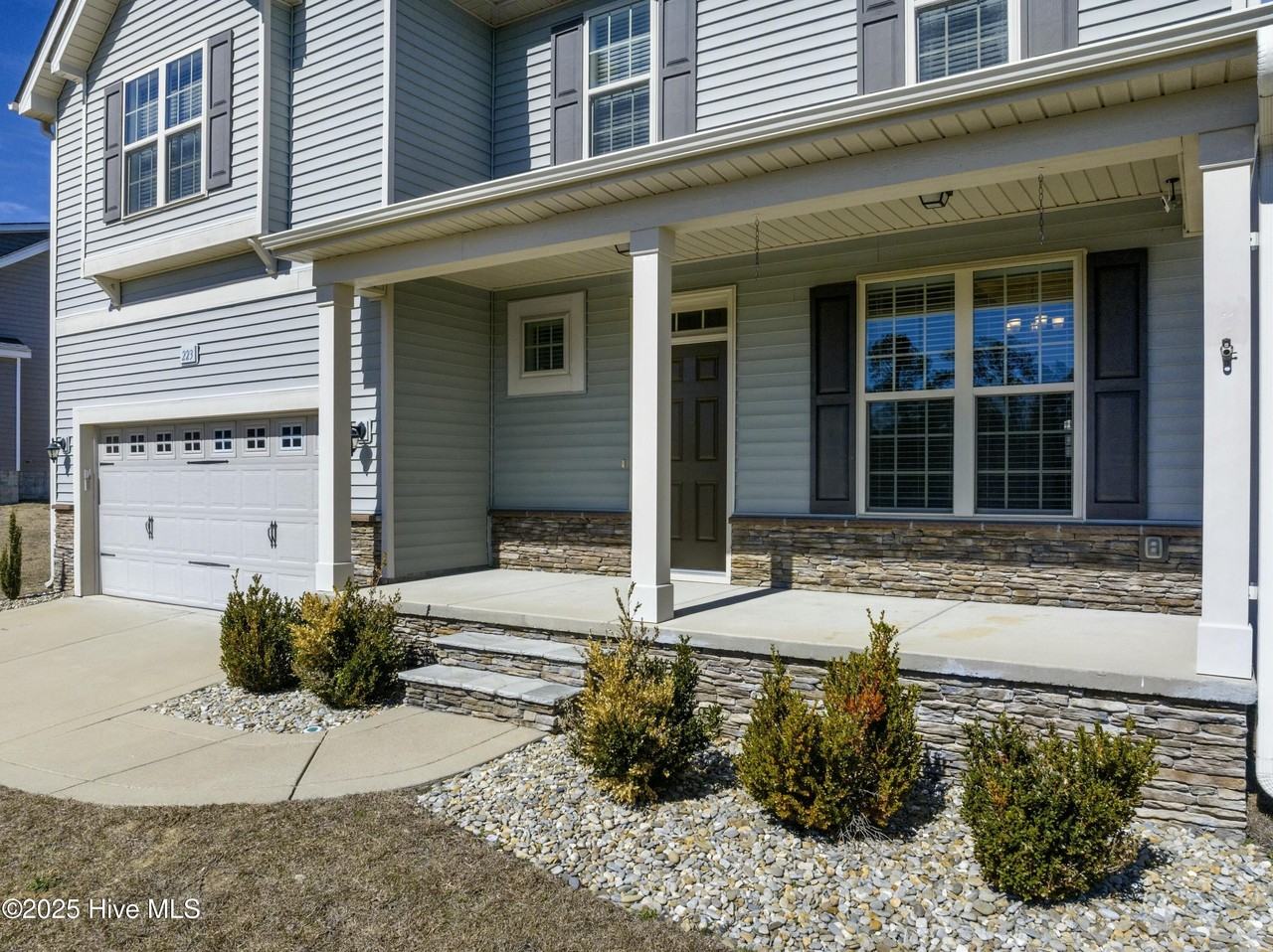 223 Samuel Nicholas Dr - Photo 4 of 37