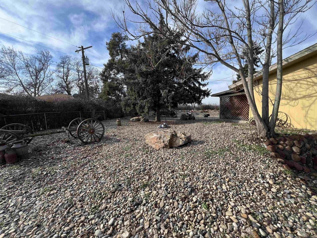 2405 Sunset Dr - Photo 4 of 25