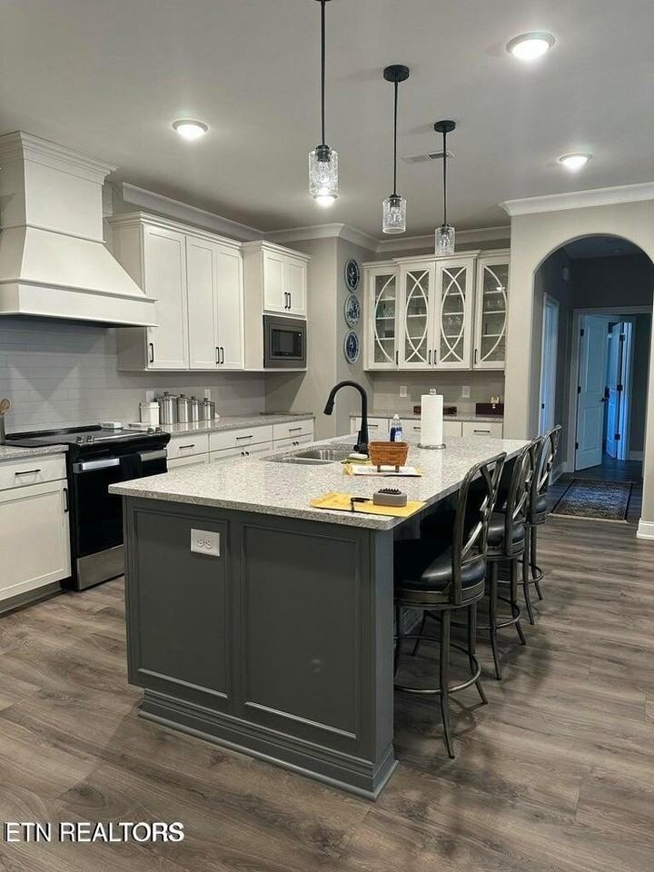 407 Sycamore Pl - Photo 2 of 11