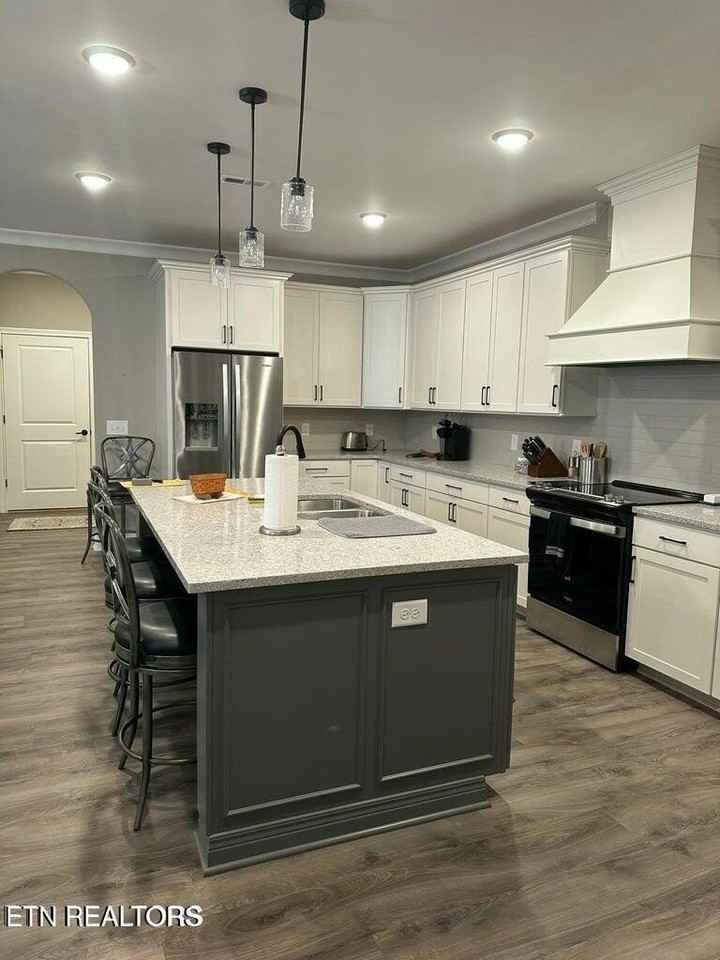 407 Sycamore Pl - Photo 3 of 11