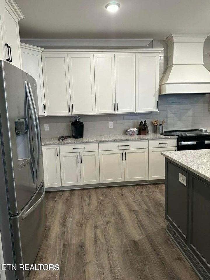 407 Sycamore Pl - Photo 4 of 11