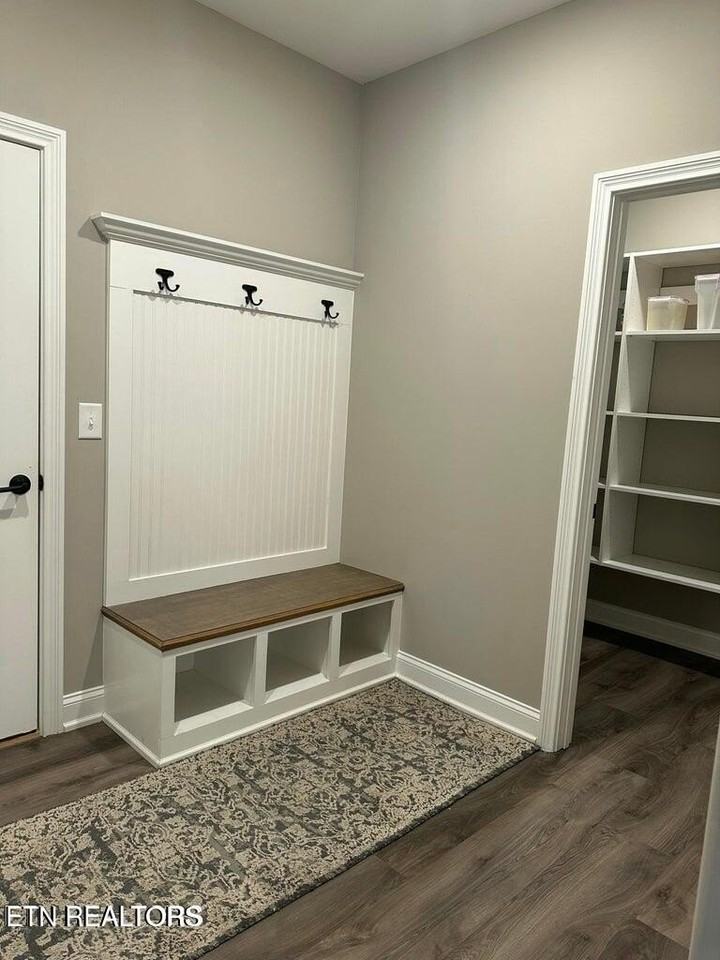 407 Sycamore Pl - Photo 5 of 11