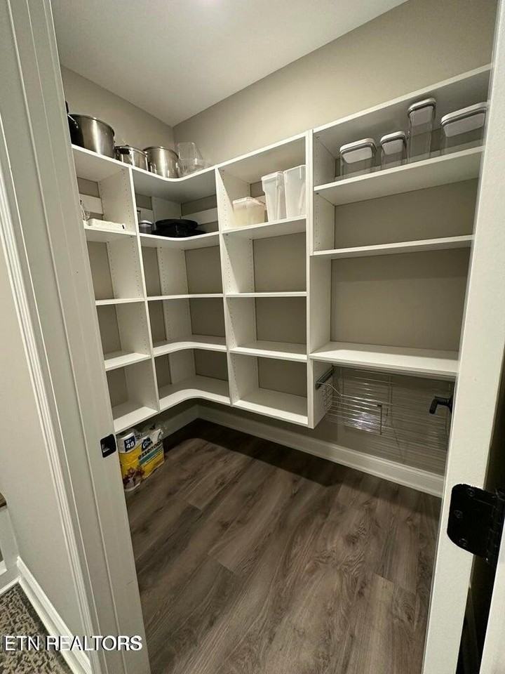 407 Sycamore Pl - Photo 6 of 11