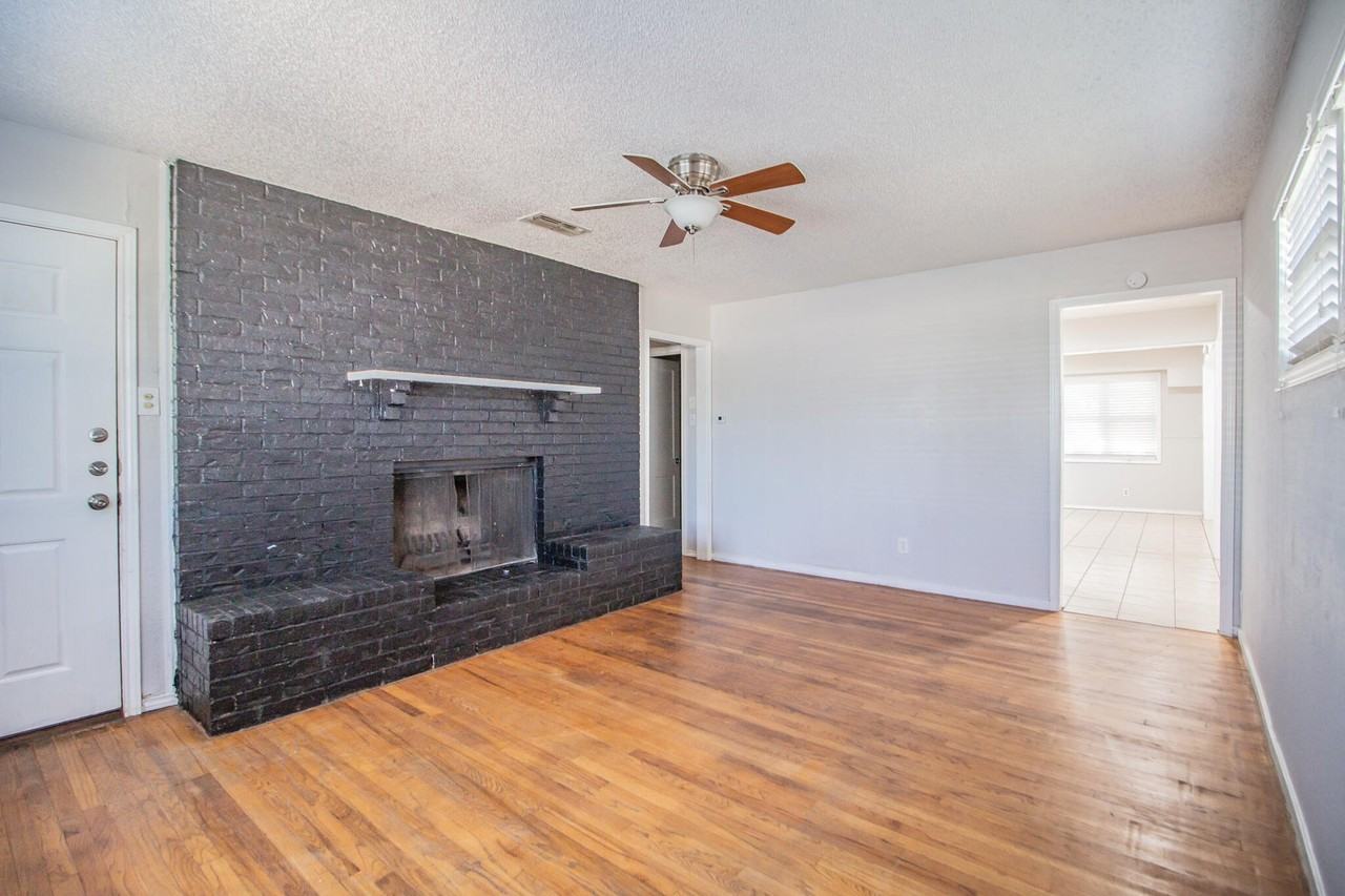 3721 31st St - Photo 4 of 21